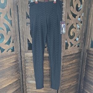 Black Butt Sculpting Textured Leggings That Should Be In Your Closet!